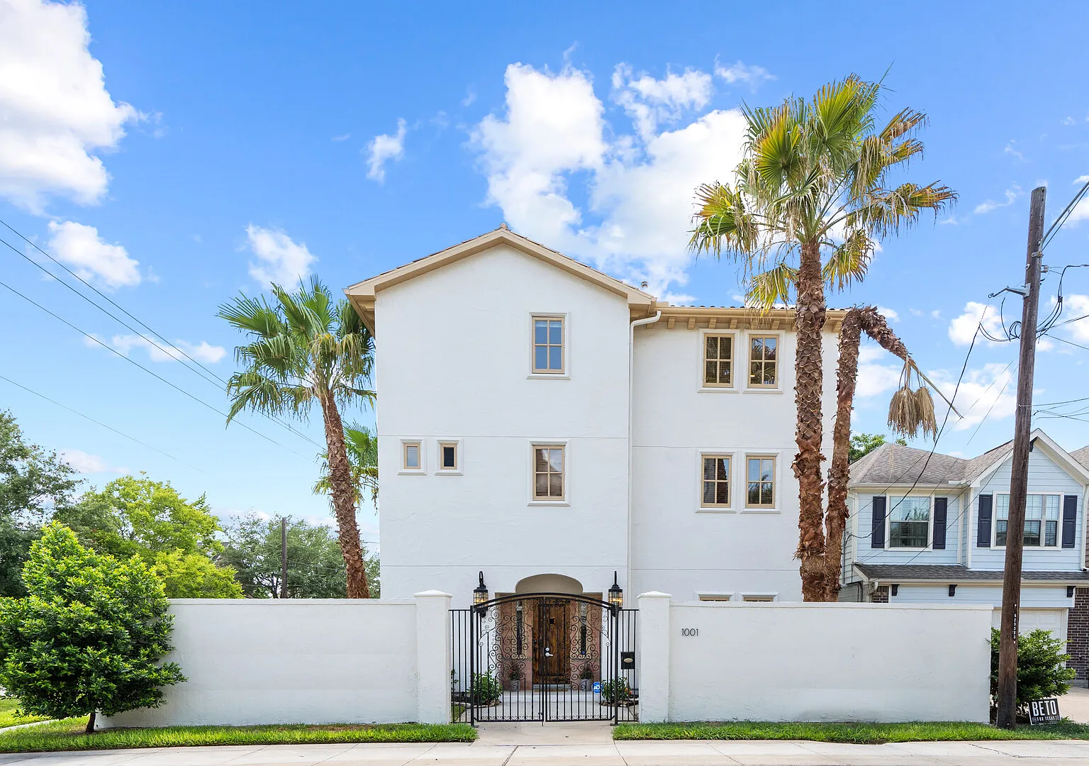 Fully Updated Spanish Style Villa with Large Rooftop Deck — Photo 1