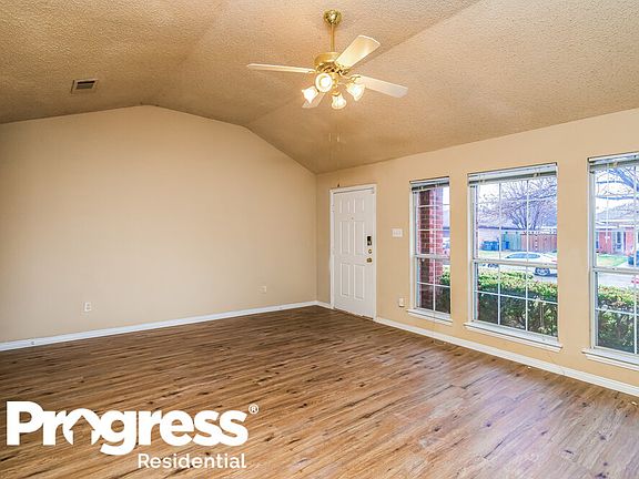 3rd image of 1157 Lake Bluff Dr