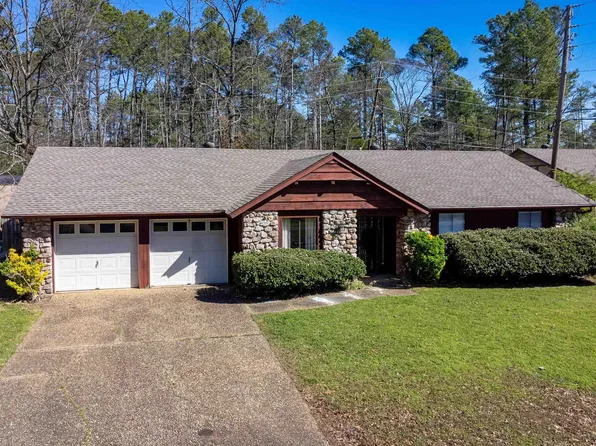 8700 Leatrice Dr, Little Rock, AR 72227