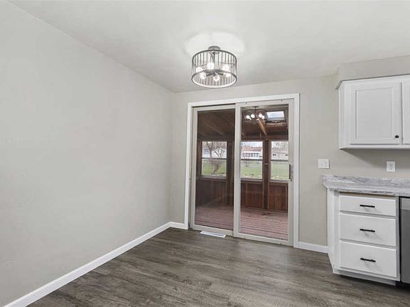5th image of 2368 E River Dr