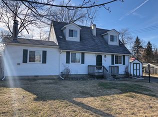 596 S Winding Dr, Waterford, MI