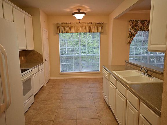 2nd image of 2815 Kings Crossing Dr APT 206