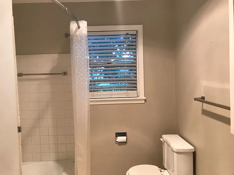 1115 E 48th Pl — Photo 6