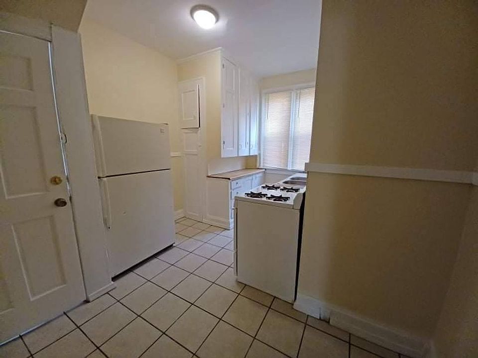 1st image of 1002-1004 Haskell Ave #1002