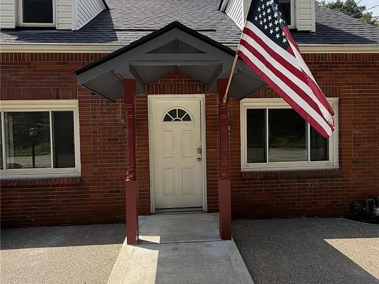 1113 Rochester Rd — Photo 6