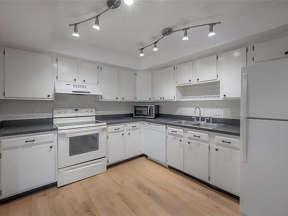 3rd image of 4681 1st St NE Unit 209