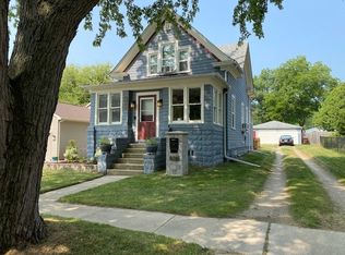 816 Blakely St, Woodstock, IL 60098