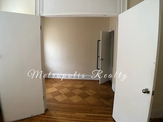 Rented by Metropolis International Realty Inc. | media 25