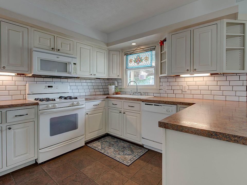 1st image of 507 Pinewood Dr