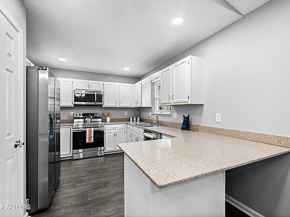 5th image of 837 Saint Andrews Way