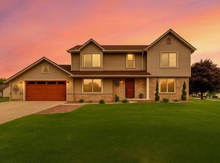10630 S Peggy Dr, Oak Creek, WI 53154