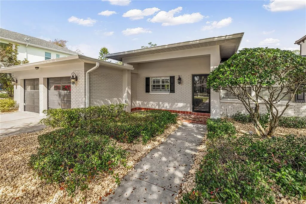 3 bed, 3.0 bath, 2173 sqft, $6,700 — Photo 2