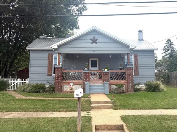 208 E 1st St, Farmington, MO 63640