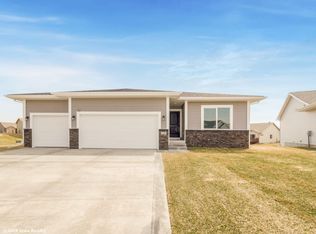 208 NE Tanzanite Ct, Grimes, IA 50111