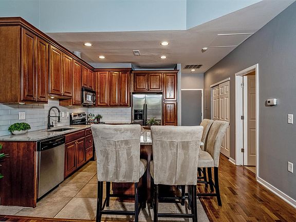 3rd image of 1000 E 1st Ave APT 403