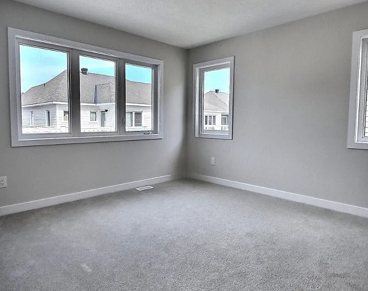 524 Oldenburg Ave — Photo 8