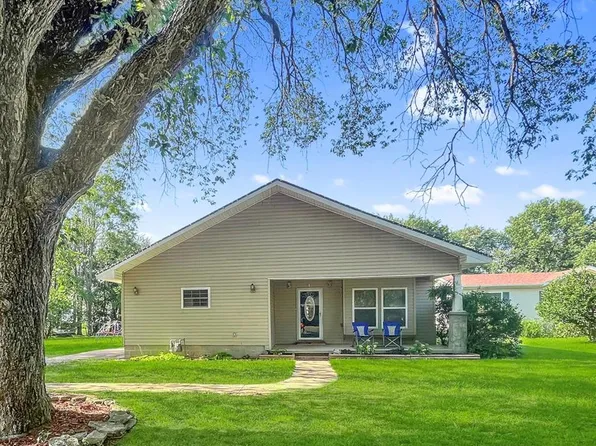 514 W 1st St, Cherryvale, KS 67335