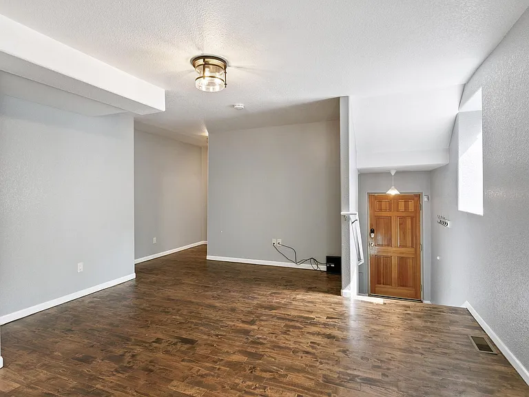 724 E 18th Ave — Photo 9