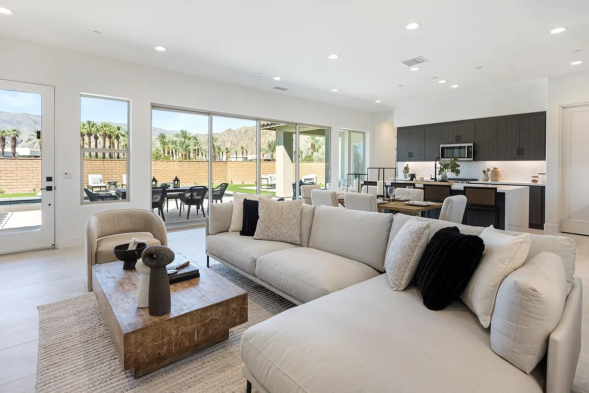 Living Room - 55757 Isleworth
