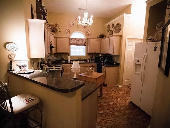 5th image of 912 Dalemore Ln