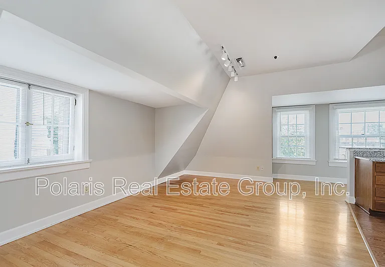 101 E 14th St #3 — Photo 13