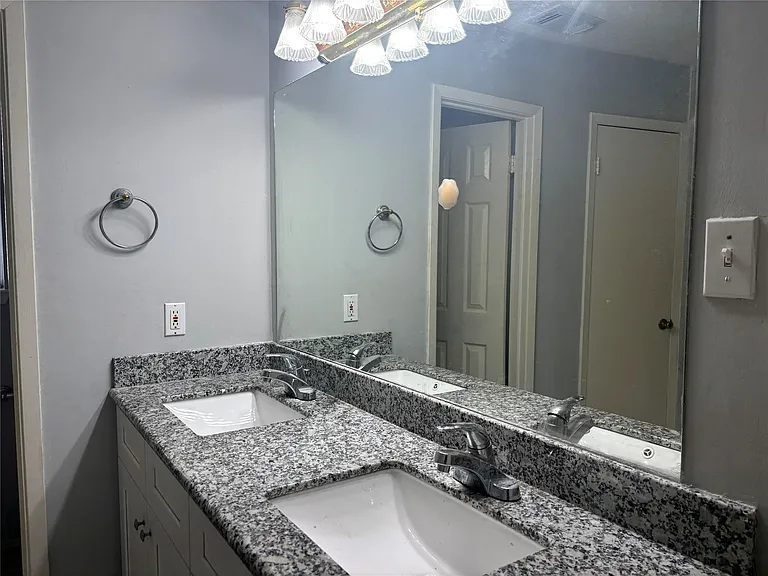402 Oak Harbor Dr — Photo 3