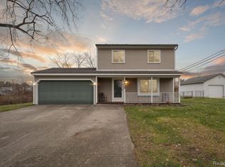 4020 Otto Rd, Waterford, MI 48328