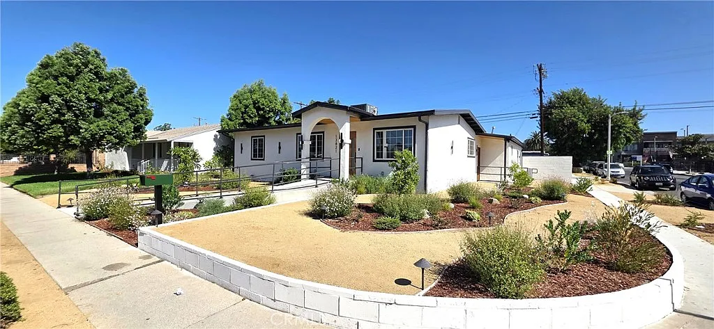 5 bed, 1667 sqft, $9,000 — Photo 2