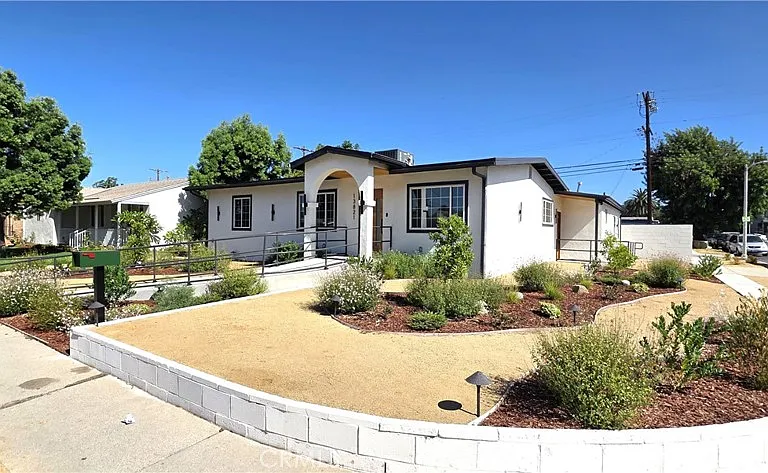 13821 Burton St — Photo 2