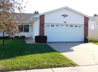 109 W Tomaras Ave, Savoy, IL 61874