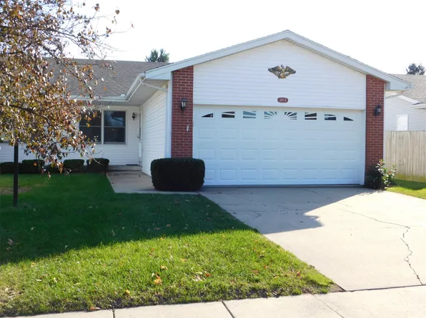 109C W Tomaras Ave, Savoy, IL 61874