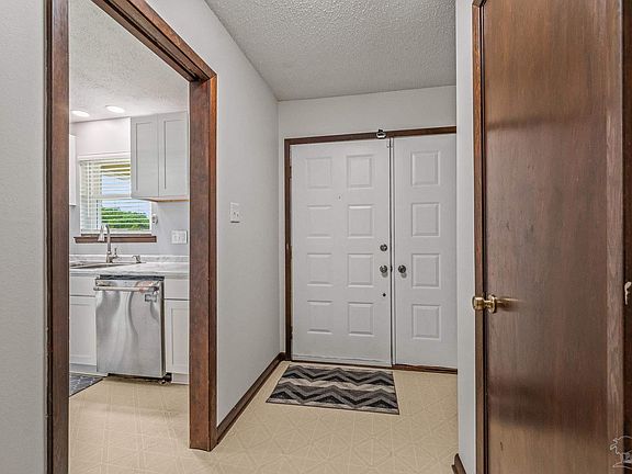 5th image of 2725 Nandora Ave
