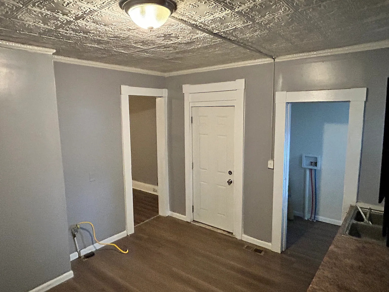 571 N Goodman St — Photo 2