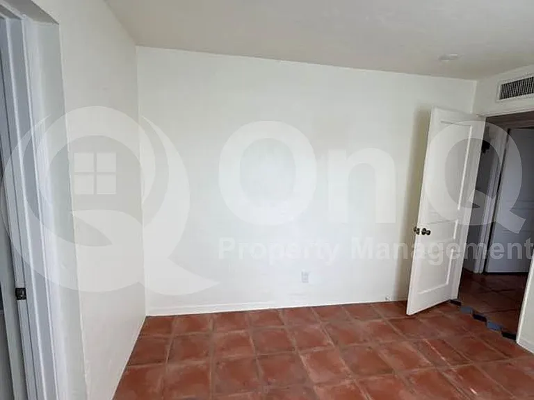 1002 E Simmons St — Photo 8