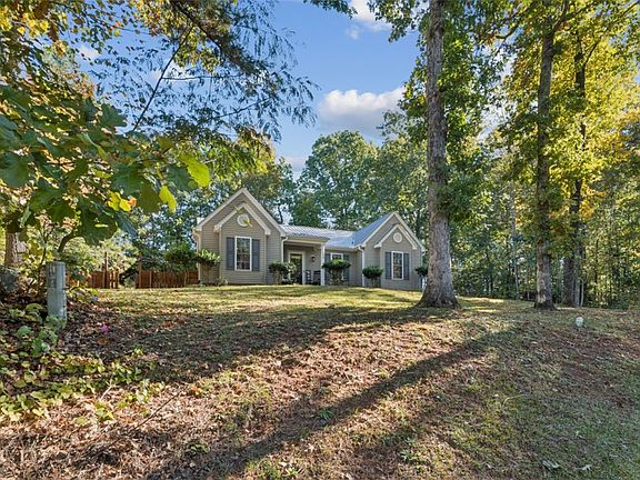 2nd image of 418 Den Ridge Dr