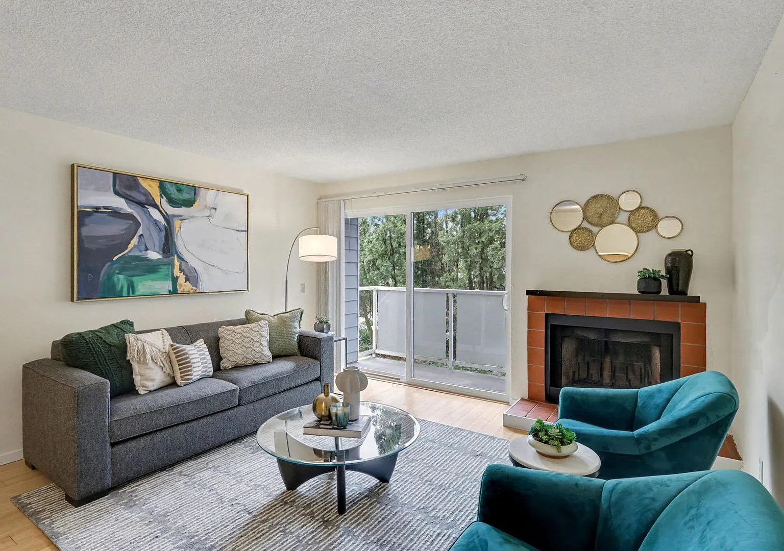Maple Leaf Condo, 2 bedroom, 2 bath — Photo 2