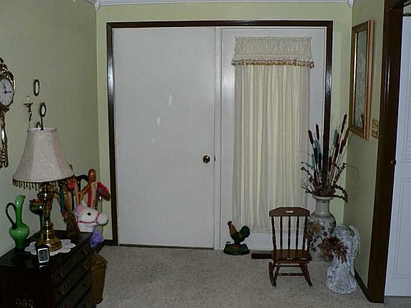 3rd image of 2364 Armstrong Dr