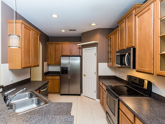 3rd image of 5811 Autumn Chase Cir