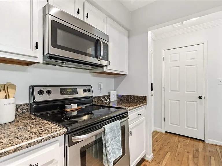 24307 Plantation Dr NE — Photo 6