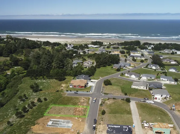 851 Seacrest Dr, Bandon, OR 97411