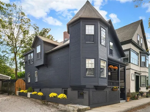 23 Mount Vernon St, Newport, RI 02840