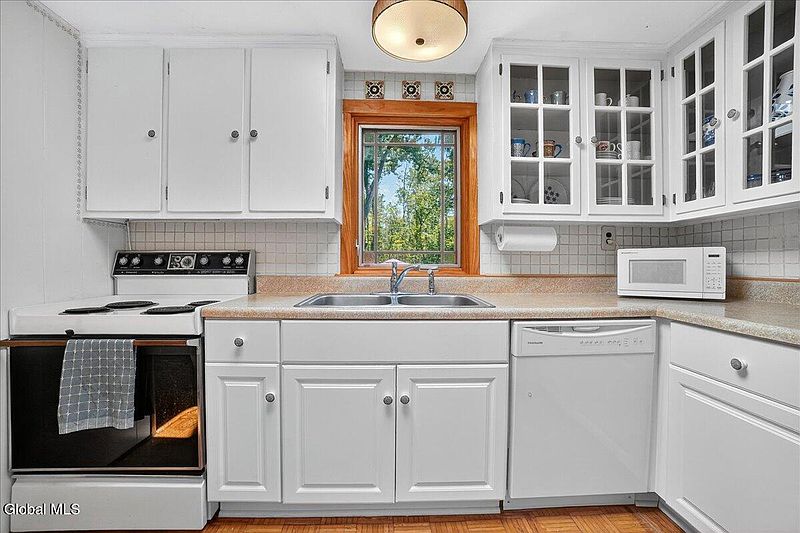 5th image of 11 Sherwood Lane