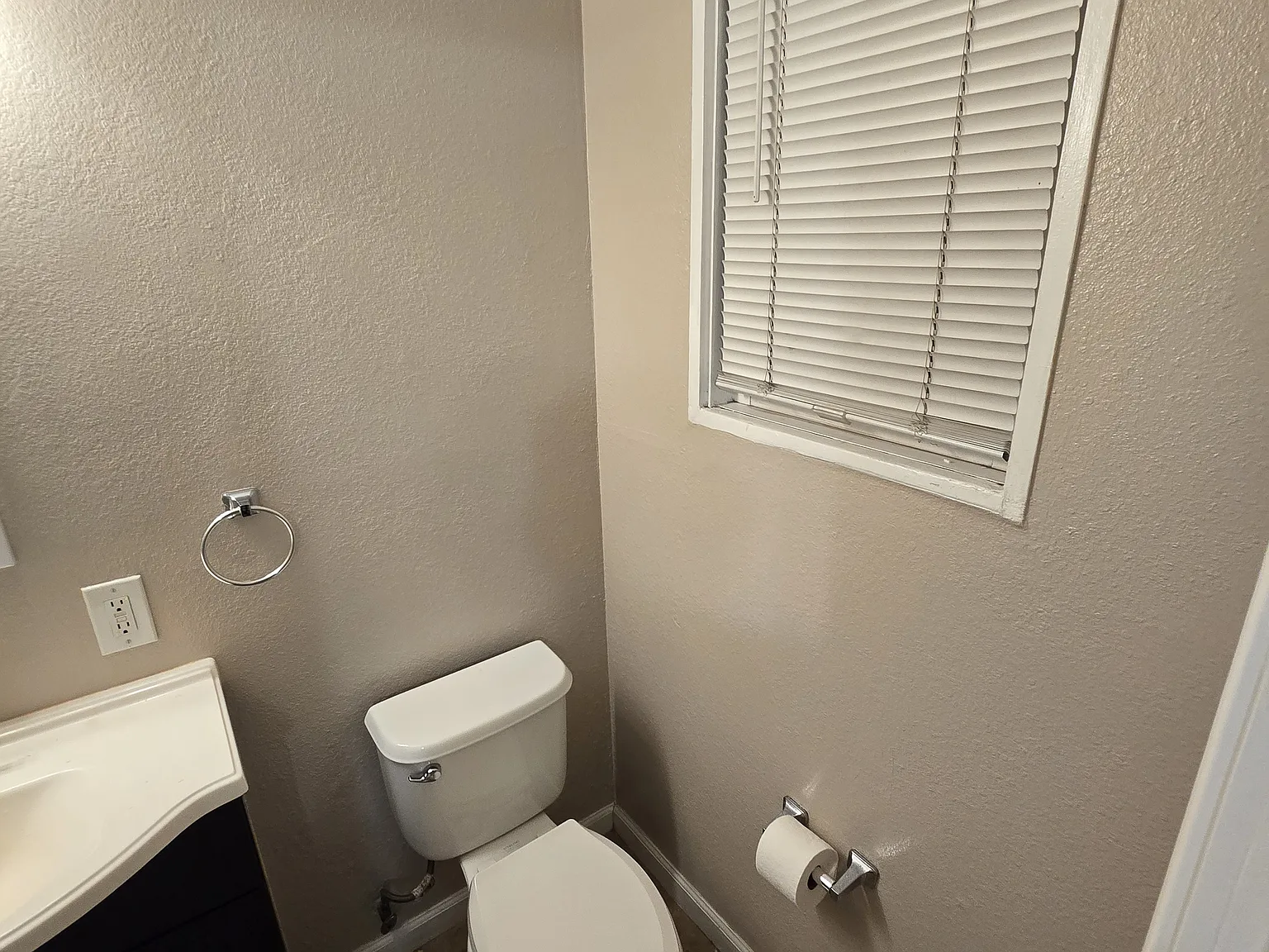 1 bed, 120 sqft, $1,050 — Photo 4
