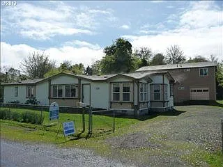 210 Kirk Ave photo 1