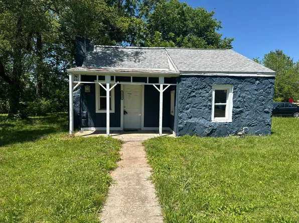 3025 W Hovey Street, Springfield, MO 65802