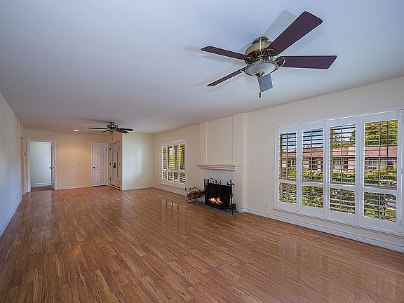 4th image of 321 Somerset Cir