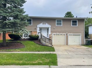 825 W Manor Ct, Glenwood, IL