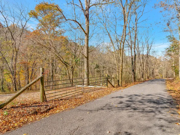 608 Leath Chapel Rd, Bethpage, TN 37022