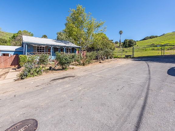 2nd image of 1232 Deer Road