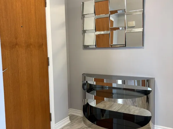50 Disera Dr #1105, Vaughan, ON L4J 9E9